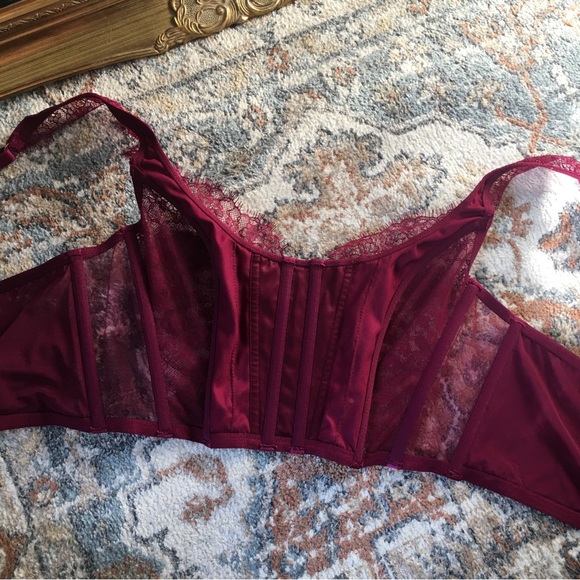 NWT Victoria’s Secret unlined eyelash lace hook & eye berry satin bustier corset - Picture 10 of 11